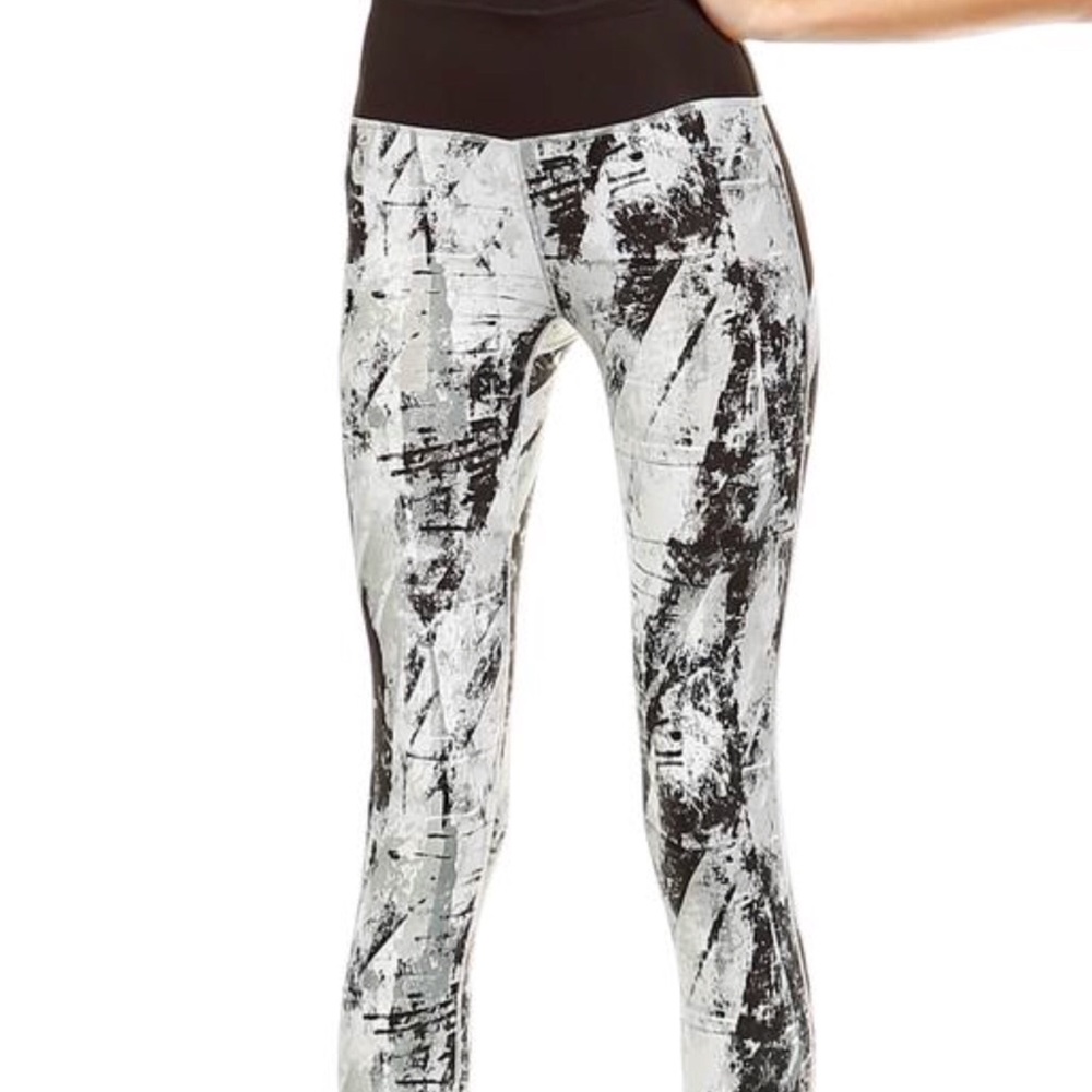 ❗️2 for $20❗️SplatterPaint Athletic Capri Leggings - Picture 4 of 4
